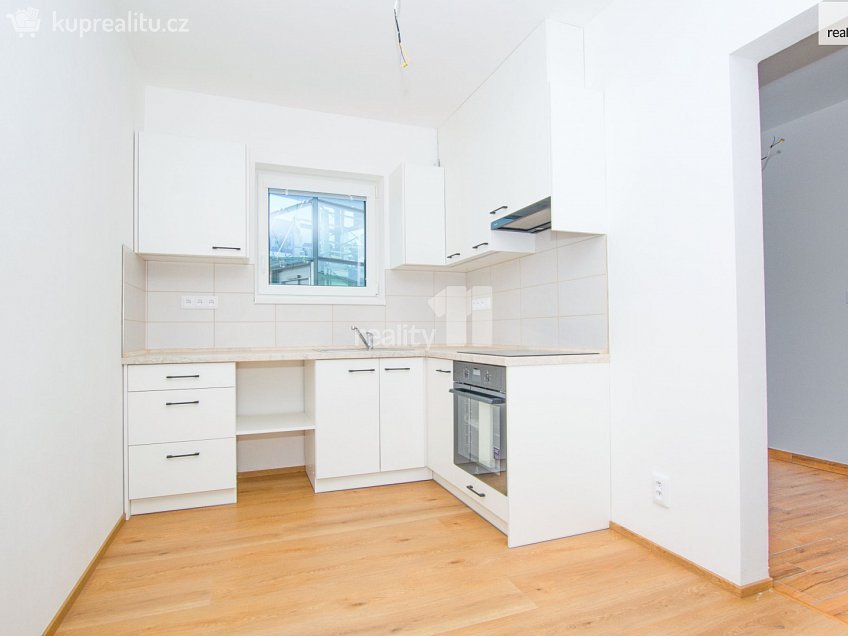 Pronájem bytu 1+kk 38 m^2 Londýnská, Liberec 