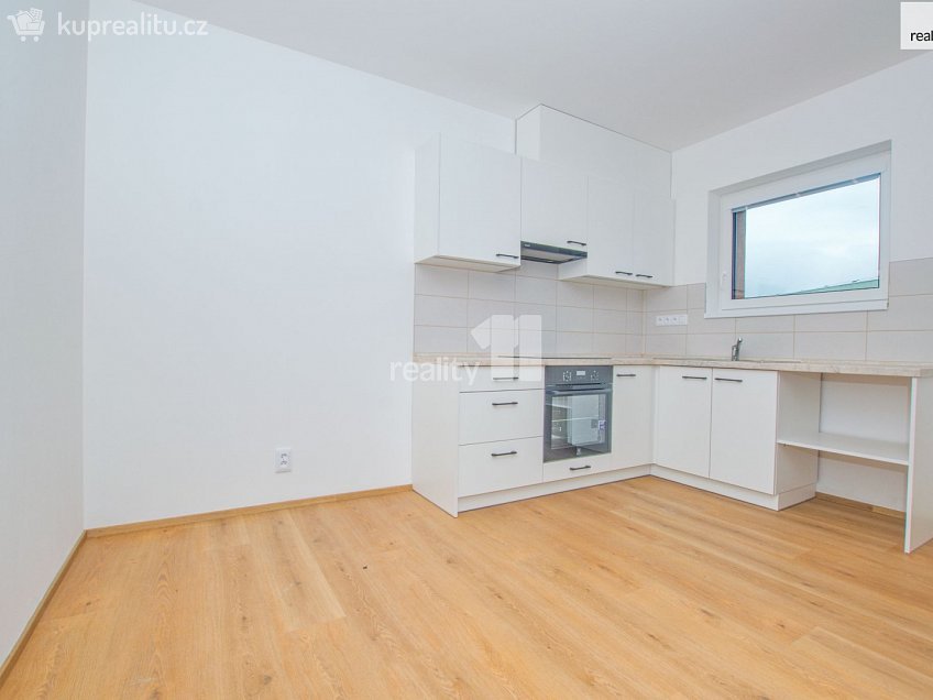 Pronájem bytu 1+kk 38 m^2 Londýnská, Liberec 