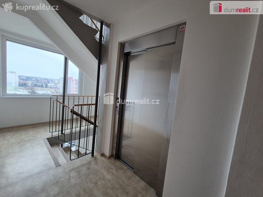 Pronájem bytu 2+kk 44 m^2 Archeologická, Praha 13 