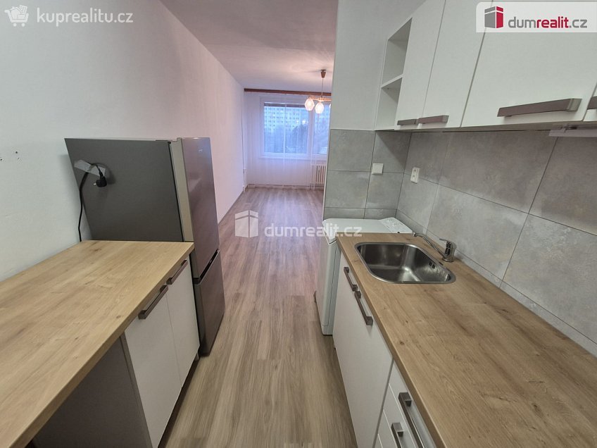 Pronájem bytu 2+kk 44 m^2 Archeologická, Praha 13 