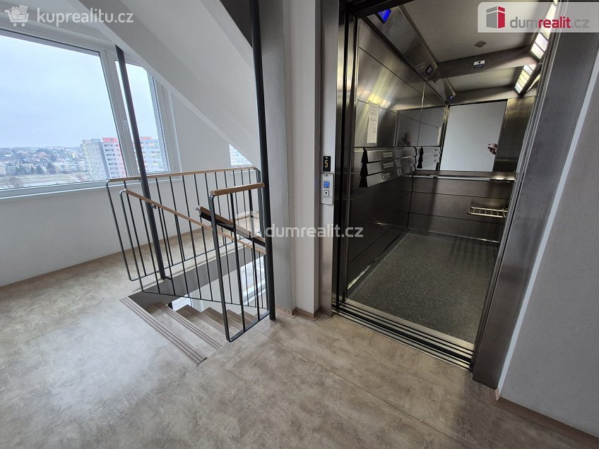 Pronájem bytu 2+kk 44 m^2 Archeologická, Praha 13 