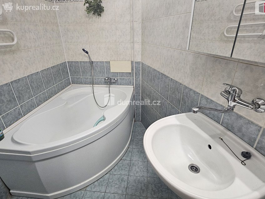 Pronájem bytu 3+kk 60 m^2 Pivovarnická, Praha 8 