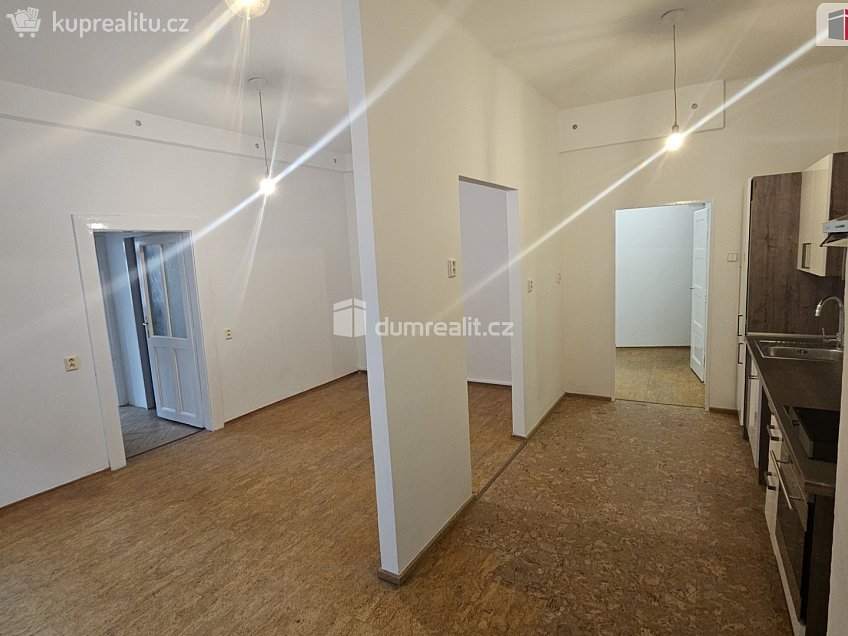 Pronájem bytu 3+kk 60 m^2 Pivovarnická, Praha 8 