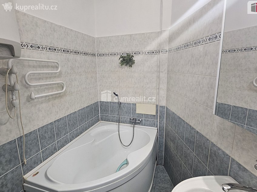 Pronájem bytu 3+kk 60 m^2 Pivovarnická, Praha 8 