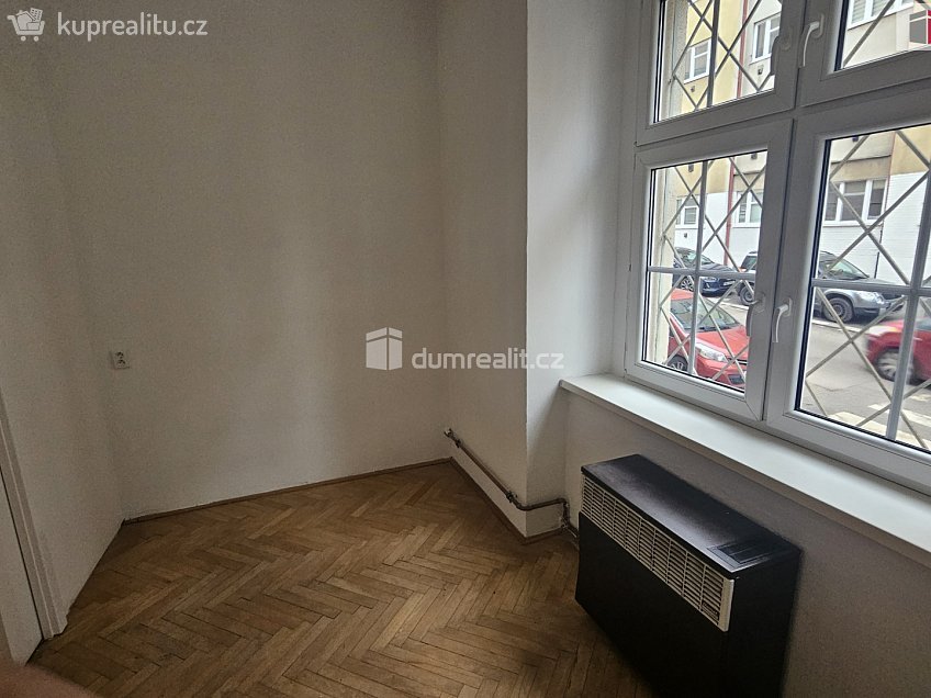 Pronájem bytu 3+kk 60 m^2 Pivovarnická, Praha 8 