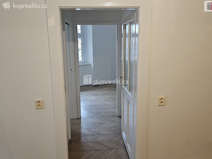 Pronájem bytu 3+kk 60 m^2 Pivovarnická, Praha 8 