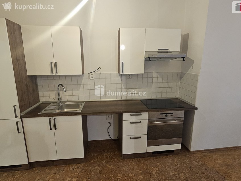 Pronájem bytu 3+kk 60 m^2 Pivovarnická, Praha 8 