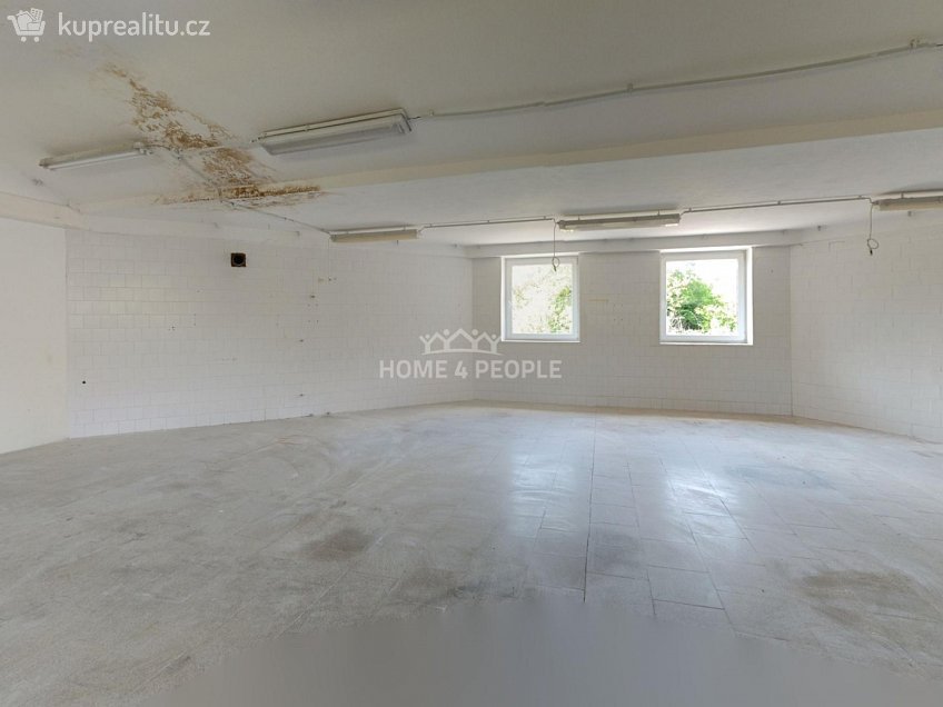 Pronájem  výrobních prostor 985 m^2 Žerotínovo nábřeží, Židlochovice 