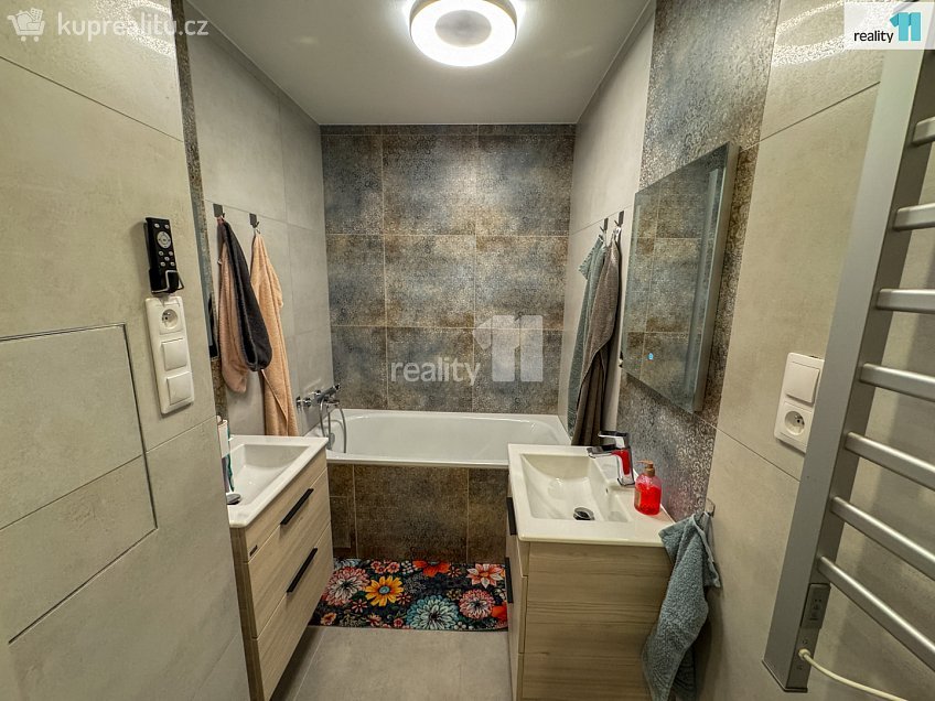 Prodej bytu 3+1 78 m^2 17. listopadu, Dobřany 