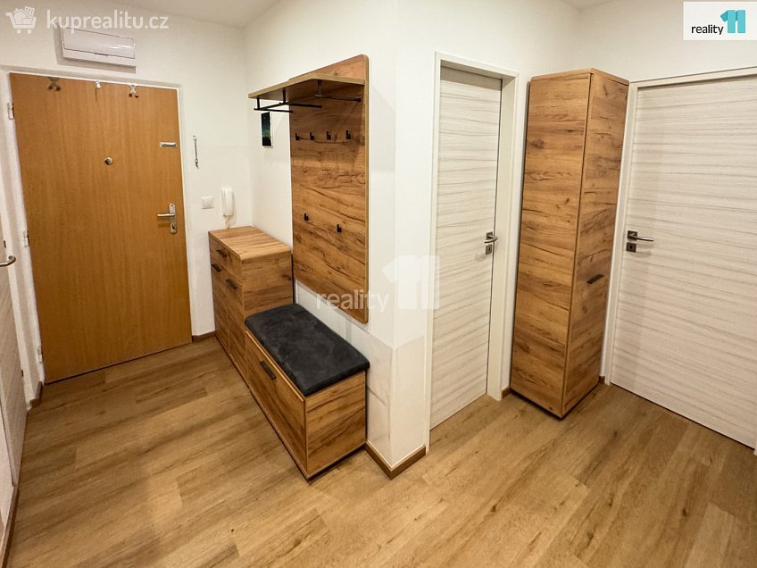 Prodej bytu 3+1 78 m^2 17. listopadu, Dobřany 