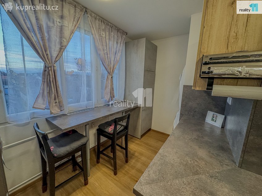 Prodej bytu 3+1 78 m^2 17. listopadu, Dobřany 