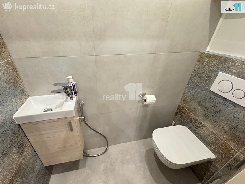 Prodej bytu 3+1 78 m^2 17. listopadu, Dobřany 