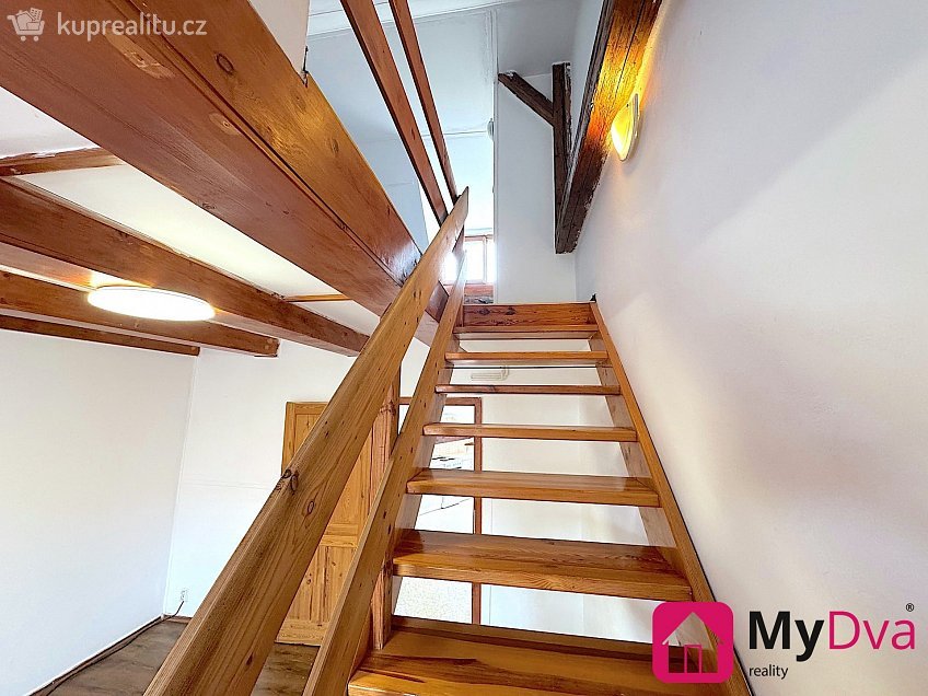 Pronájem bytu 3+1 92 m^2 Mariánské náměstí, Znojmo 