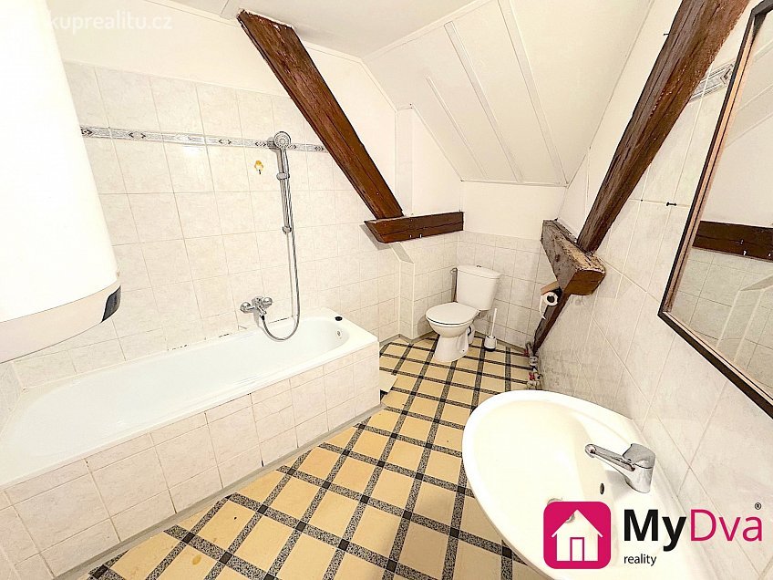 Pronájem bytu 3+1 92 m^2 Mariánské náměstí, Znojmo 