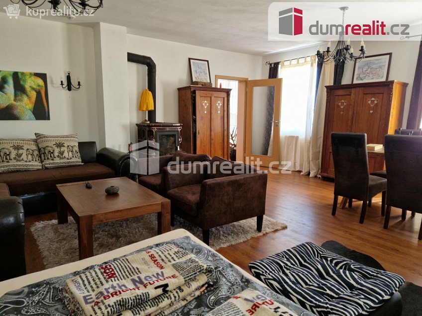 Prodej  rodinného domu 334 m^2 Zlatá Koruna, Zlatá Koruna 