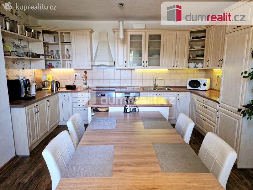 Prodej  rodinného domu 334 m^2 Zlatá Koruna, Zlatá Koruna 