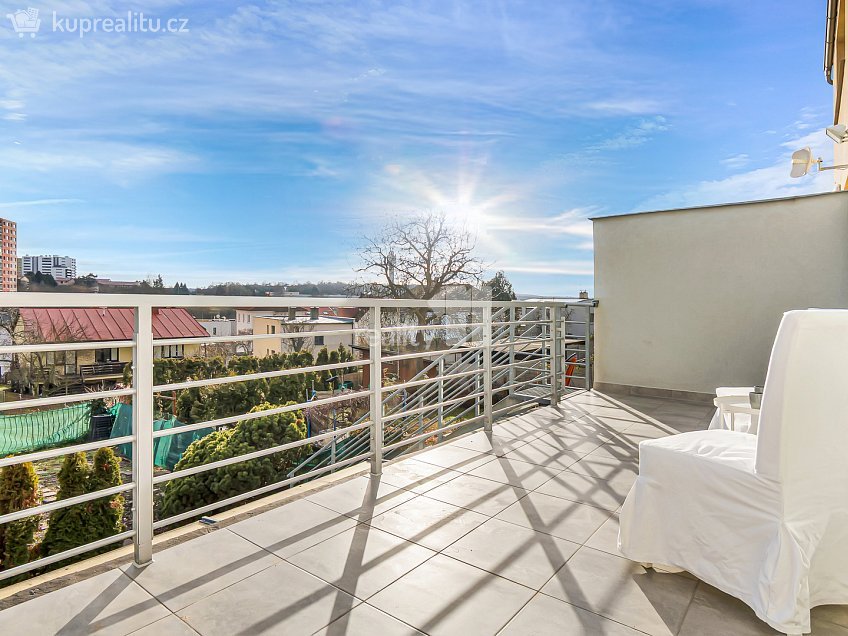 Prodej  rodinného domu 270 m^2 K hájovně, Praha-Libuš 