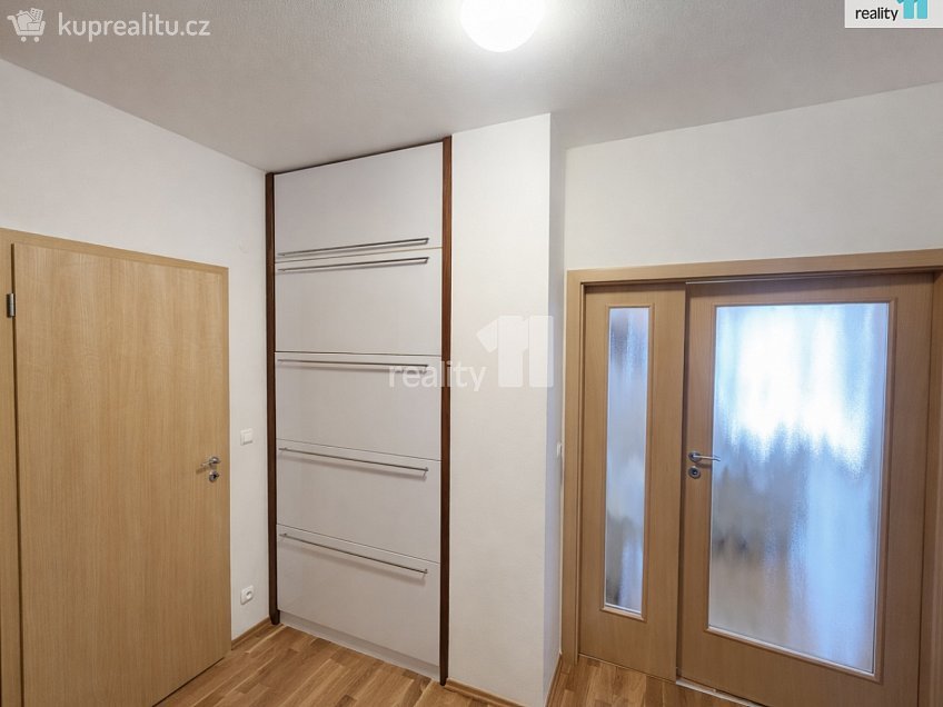 Pronájem bytu 2+kk 72 m^2 Hlubocká, Praha 5 