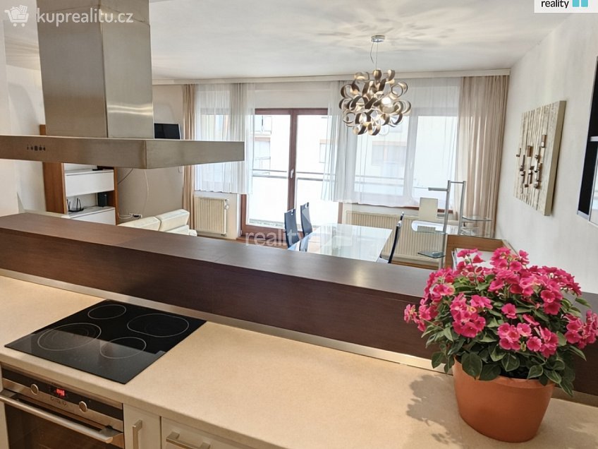 Pronájem bytu 2+kk 72 m^2 Hlubocká, Praha 5 