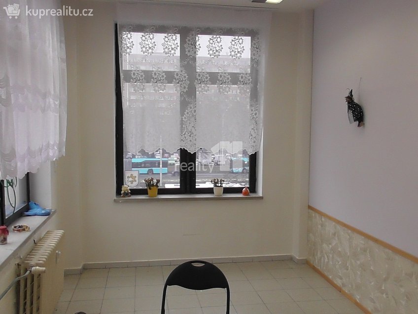 Pronájem  obchodních prostor 52 m^2 Dr. Martínka, Ostrava 