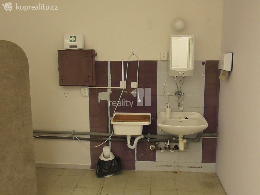 Pronájem  obchodních prostor 52 m^2 Dr. Martínka, Ostrava 