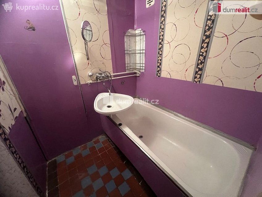 Pronájem bytu 3+kk 64 m^2 Cvikovská, Praha 9 