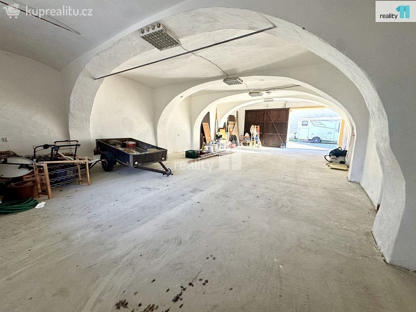 Pronájem  výrobních prostor 1027 m^2 Pražská, Dobrovíz 