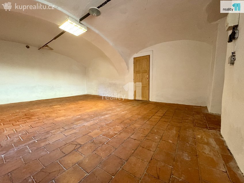 Pronájem  výrobních prostor 1027 m^2 Pražská, Dobrovíz 