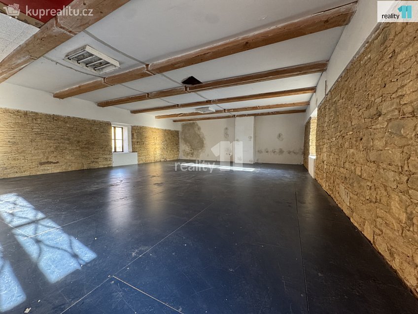 Pronájem  výrobních prostor 1027 m^2 Pražská, Dobrovíz 