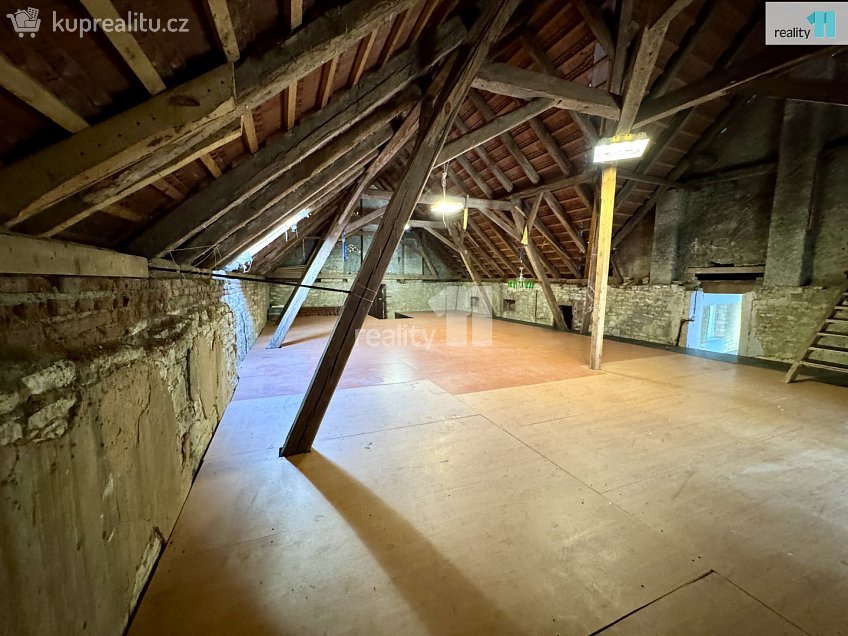 Pronájem  výrobních prostor 1027 m^2 Pražská, Dobrovíz 