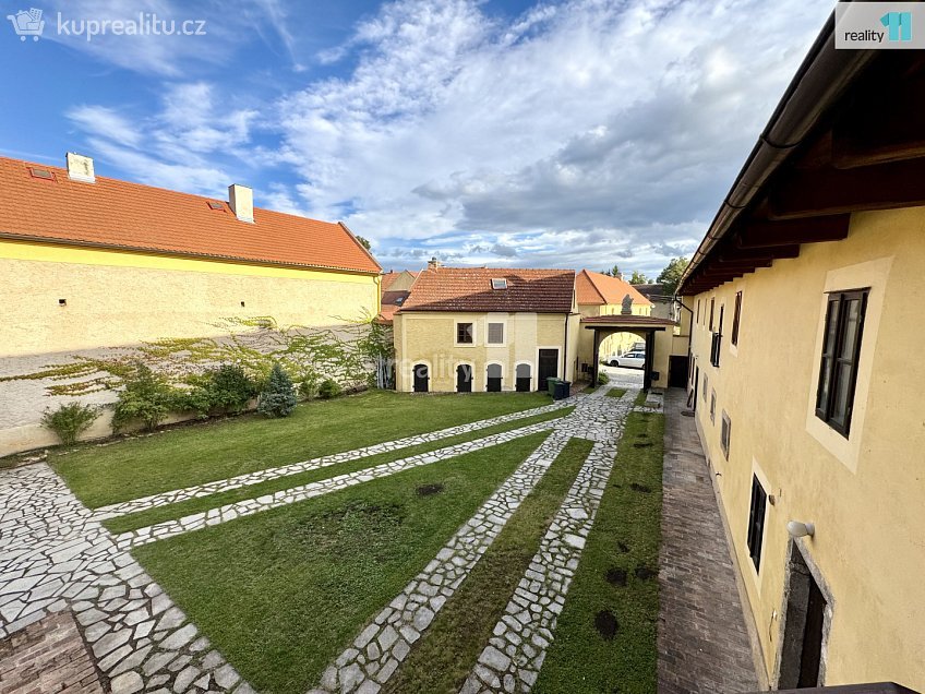 Pronájem  výrobních prostor 1027 m^2 Pražská, Dobrovíz 