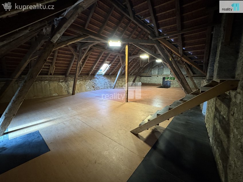 Pronájem  výrobních prostor 1027 m^2 Pražská, Dobrovíz 