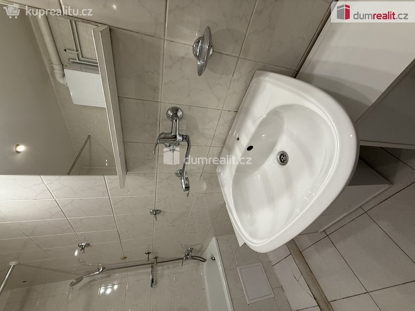 Pronájem bytu 1+1 52 m^2 Kolmá, Karlovy Vary 