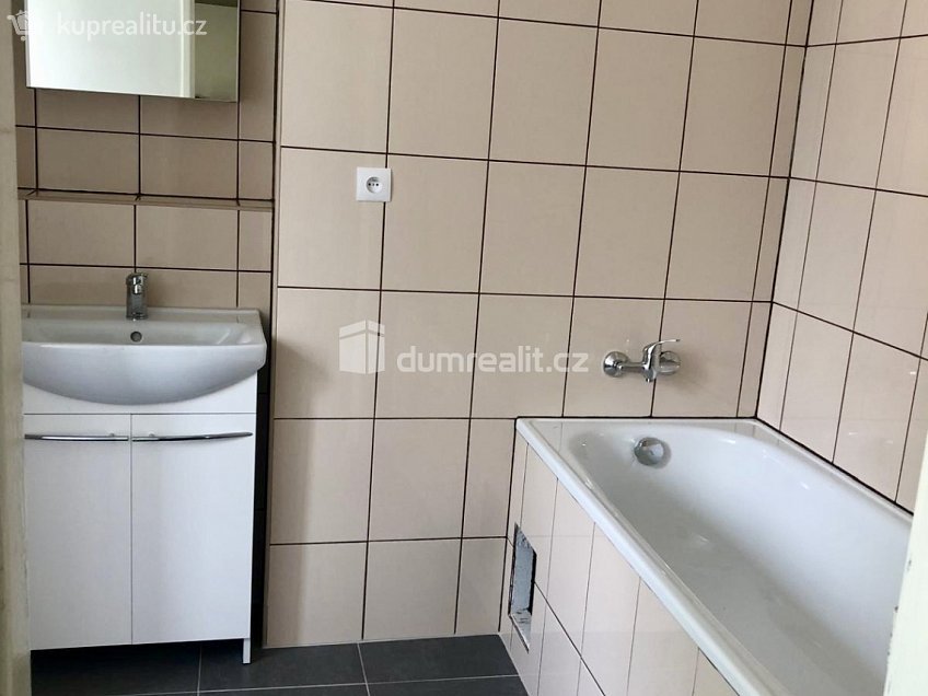 Prodej bytu 2+1 56 m^2 Jáchymovská, Ostrov 