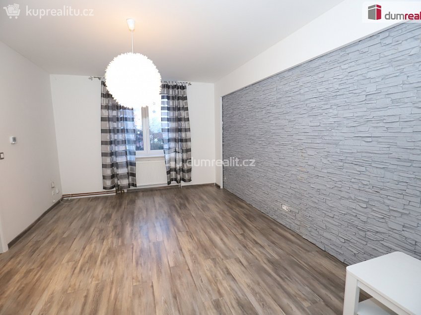 Pronájem bytu 2+1 68 m^2 Vrchlického, Cheb 
