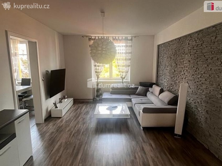 Pronájem bytu 2+1 68 m^2 Vrchlického, Cheb 