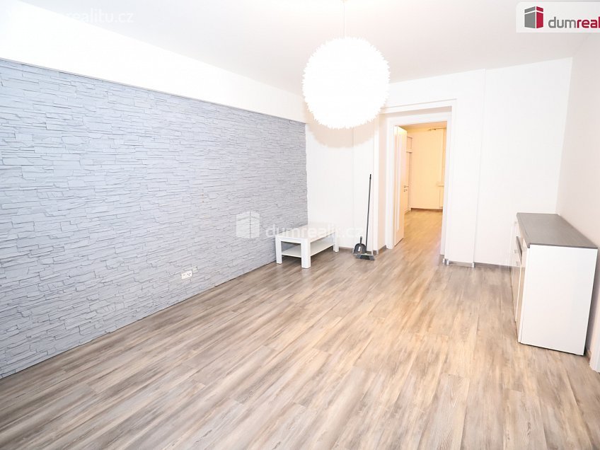 Pronájem bytu 2+1 68 m^2 Vrchlického, Cheb 