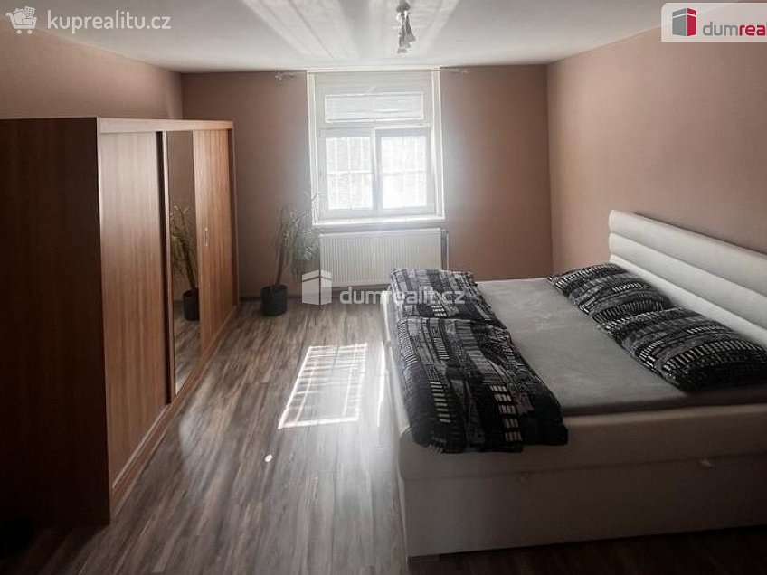 Pronájem bytu 2+1 68 m^2 Vrchlického, Cheb 