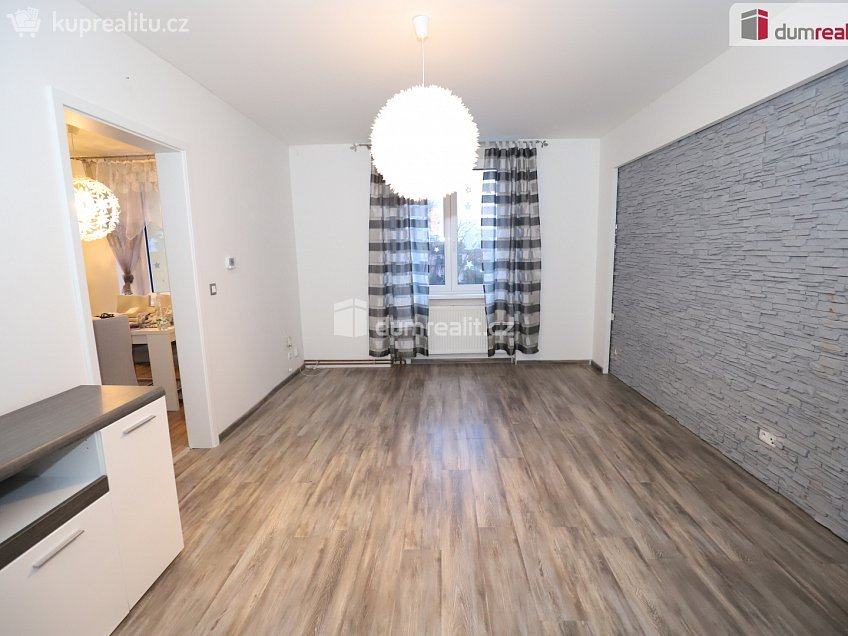 Pronájem bytu 2+1 68 m^2 Vrchlického, Cheb 