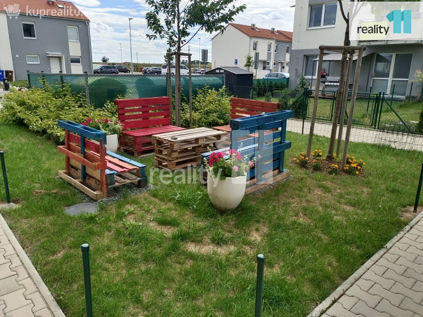 Pronájem bytu 2+kk 60 m^2 Štěrbova, Chýně 