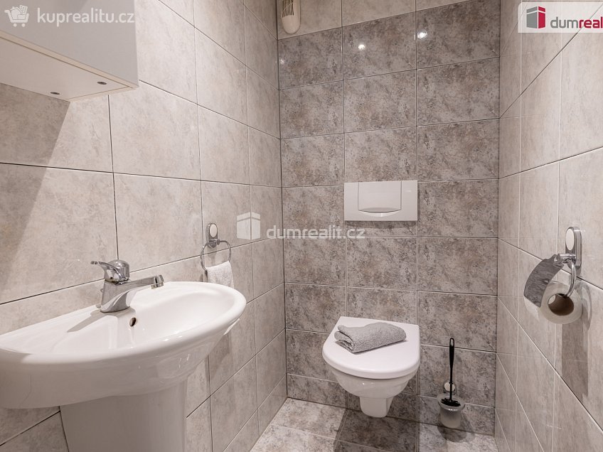 Prodej bytu 5+kk 130 m^2 Nádražní, Rakovník 