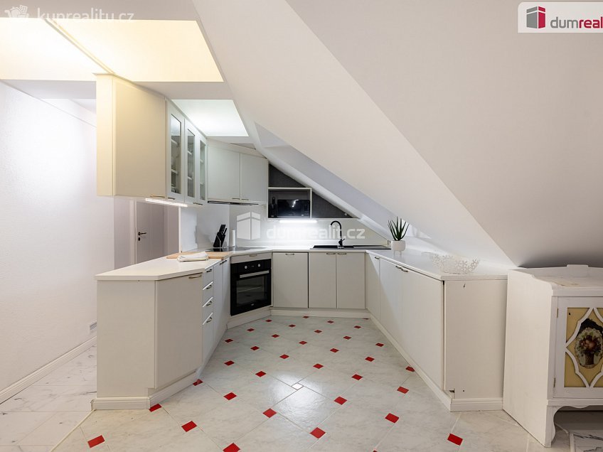 Prodej bytu 5+kk 130 m^2 Nádražní, Rakovník 