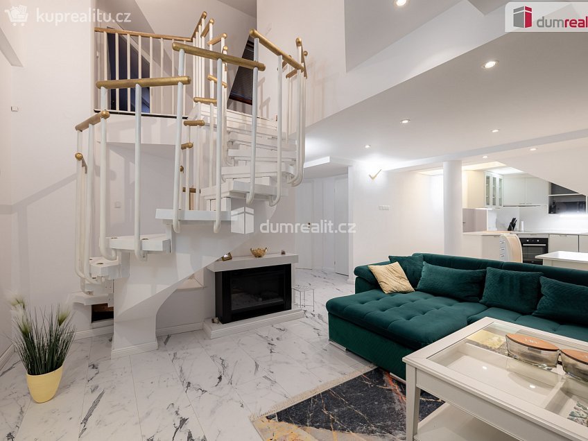 Prodej bytu 5+kk 130 m^2 Nádražní, Rakovník 