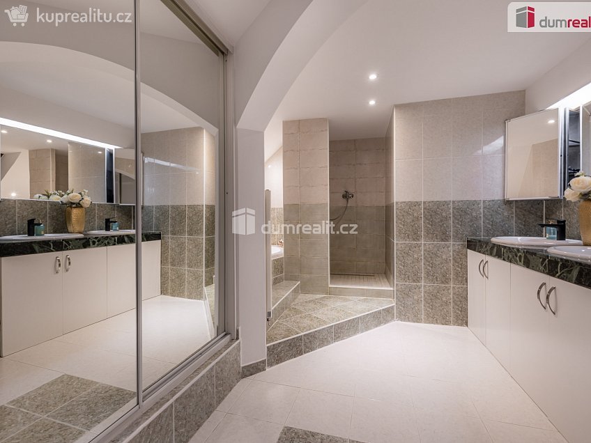 Prodej bytu 5+kk 130 m^2 Nádražní, Rakovník 