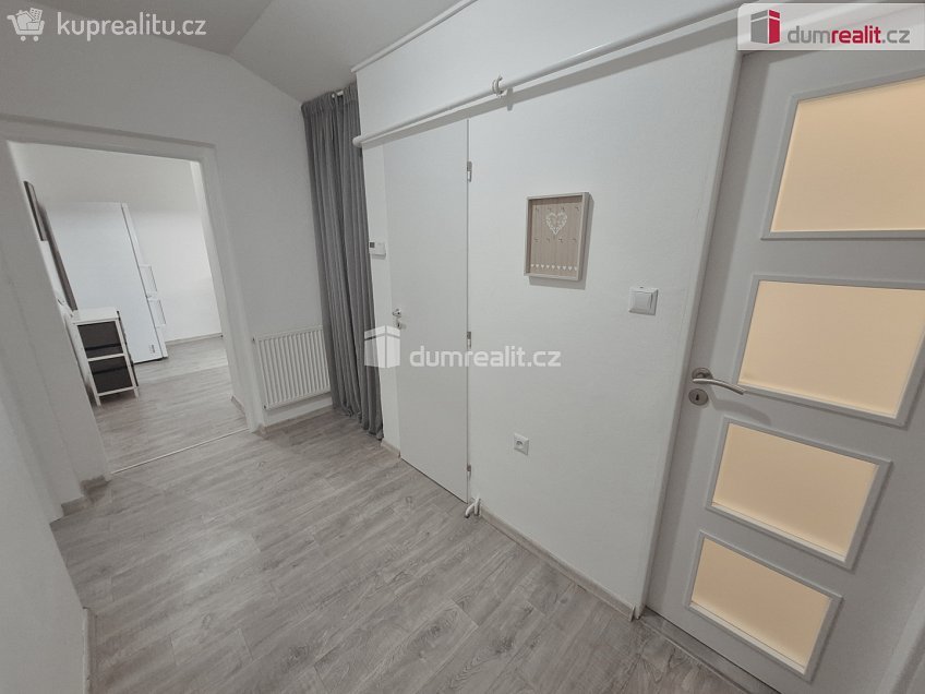 Prodej bytu 2+1 57 m^2 Lužická, Hoštka 