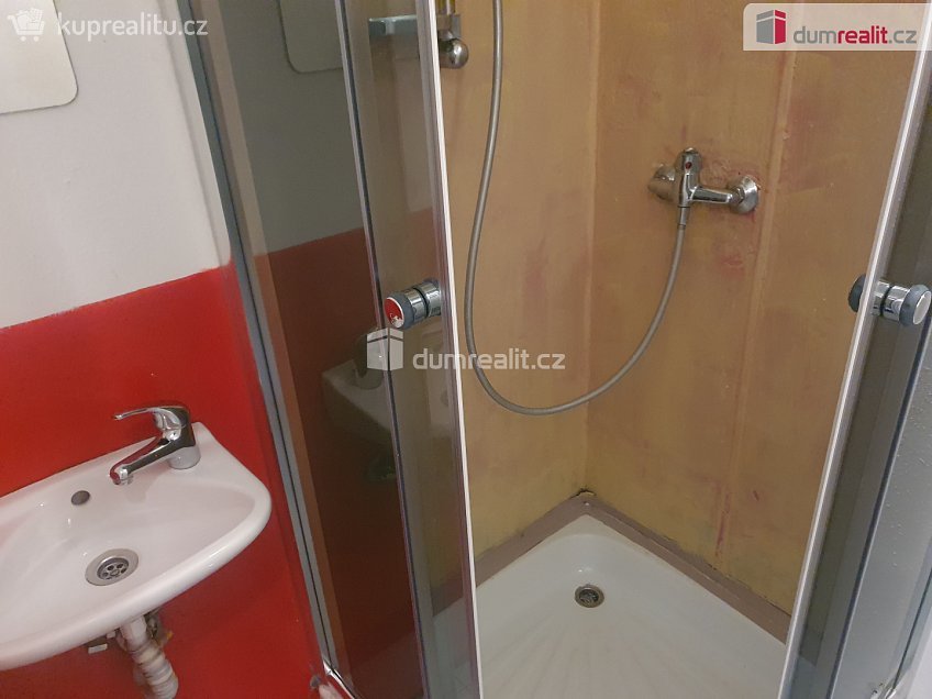 Pronájem bytu 1+kk 20 m^2 Kamenická, Děčín 