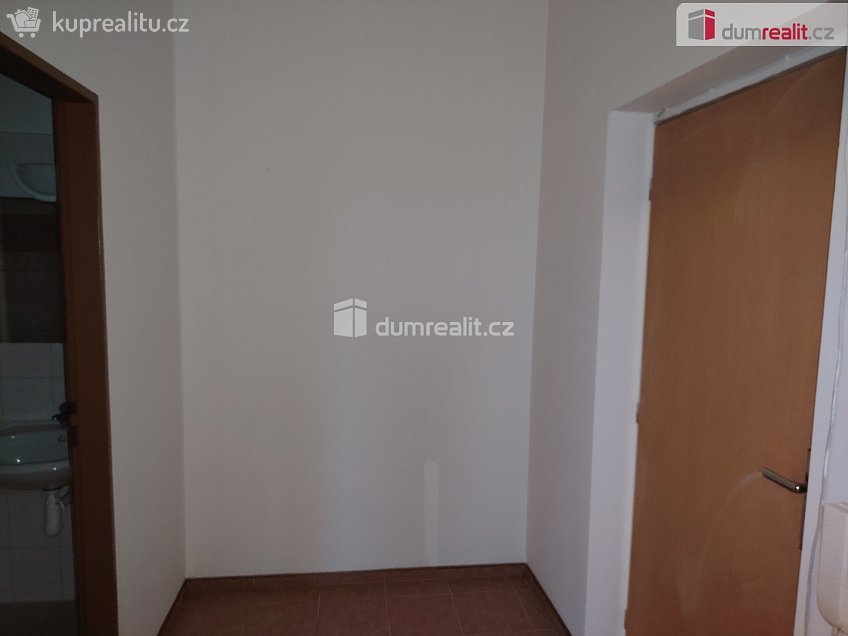 Pronájem bytu 1+kk 28 m^2 Lovecká, Děčín 