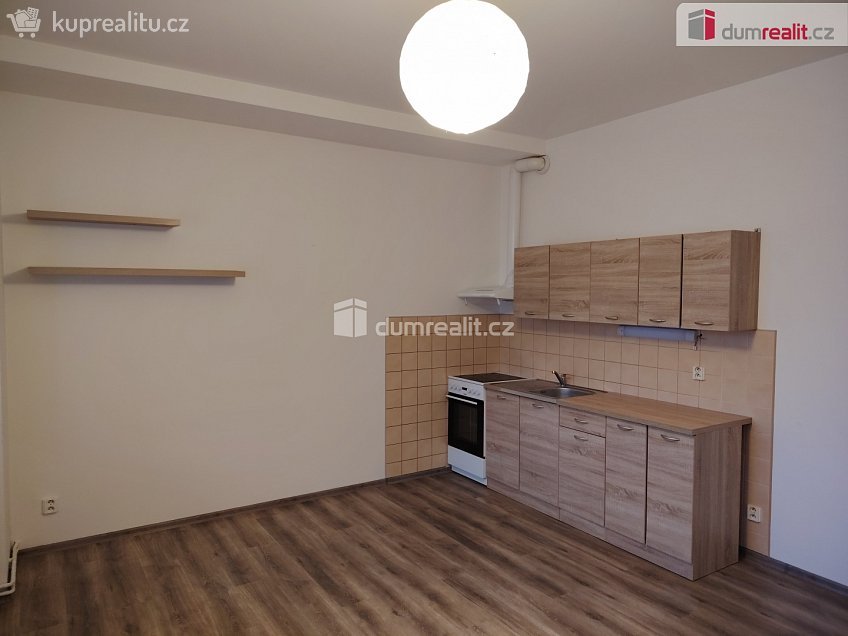 Pronájem bytu 1+kk 28 m^2 Lovecká, Děčín 