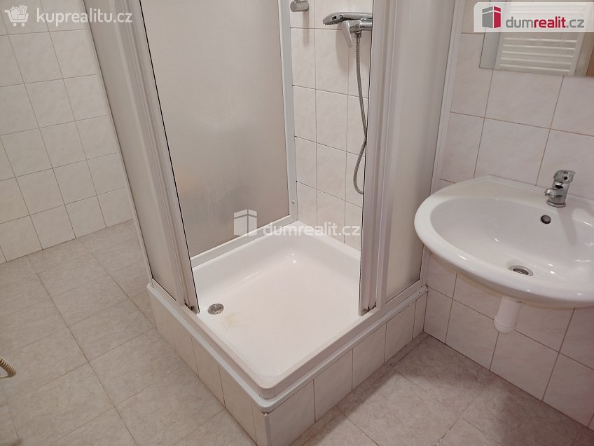 Pronájem bytu 1+kk 28 m^2 Lovecká, Děčín 