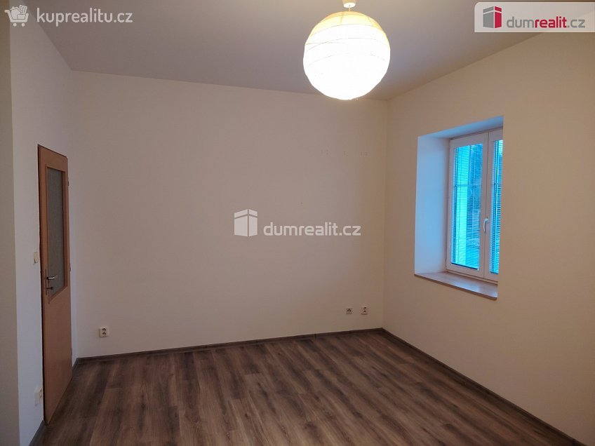 Pronájem bytu 1+kk 28 m^2 Lovecká, Děčín 